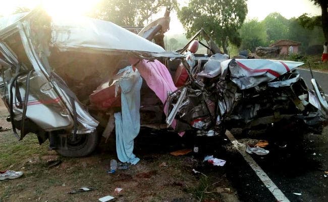 बांका : बराती से भरी बोलेरो और ट्रक में टक्कर, नौ बराती घायल