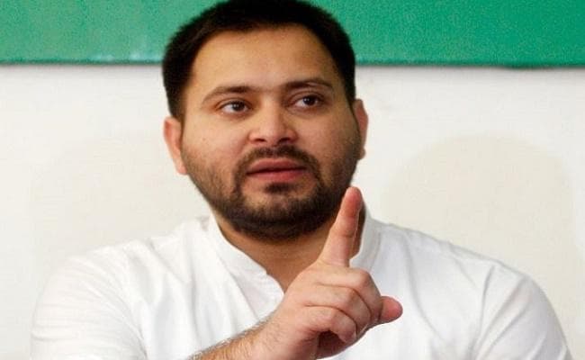 तेजस्वी को ट्वीट, महागठबंधन के सभी दल नियोजित शिक्षकों के साथ