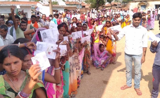 झुमरा से झूम के निकले मतदाता, 10 बजे तक 36 फीसदी मतदान