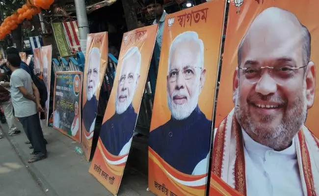 कोलकाता में अमित शाह की रैली से पूर्व मचा बवाल, मोदी और शाह के सारे होर्डिंग्स हटाये गये