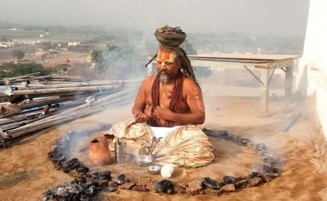 आचार संहिता का उल्लंघन करने के मामले में कंप्यूटर बाबा के खिलाफ मामला दर्ज