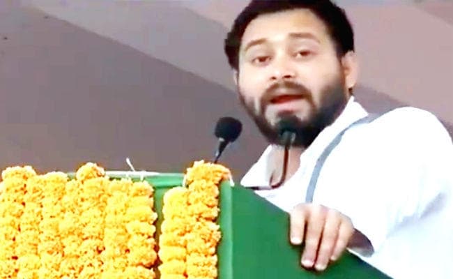 जुमलेबाज सरकार को उखाड़ फेंको : तेजस्वी कहा- ऐसा कोई सगा नहीं, जिसको ”चाचा” ने ठगा नहीं