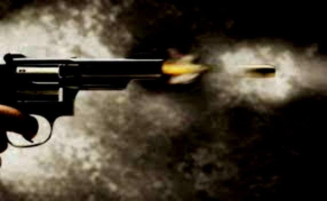 फाइनेंस कर्मी को गोली मार कपड़ों से भरे बैग लेकर अपराधी फरार, रुपयों से भरा बैग समझ दिया घटना को अंजाम