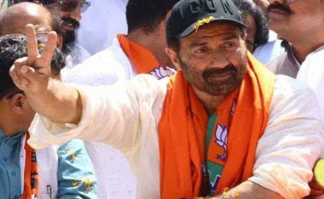 सनी देओल को चुनाव आयोग ने भेजा नोटिस, जानें क्या है मामला ?