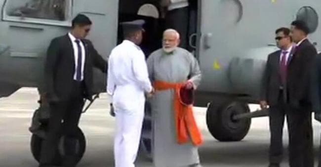 सिर पर टोपी और पहाड़ी ड्रेस में केदारनाथ मंदिर पहुंचे पीएम मोदी