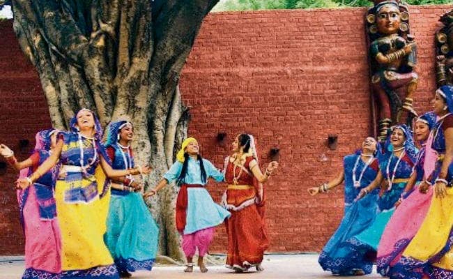 बिहार की नृत्य परंपरा की विशिष्ट शैली है जट-जटिन नृत्य