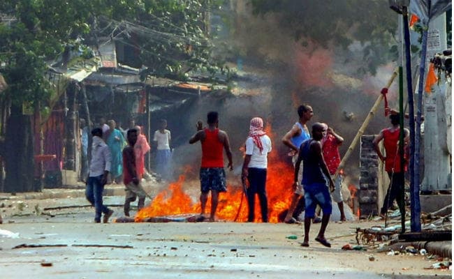 बंगाल में ईवीएम में गड़बड़ी, हिंसा की छिट-पुट घटनाओं के बीच 73.51 फीसदी मतदान