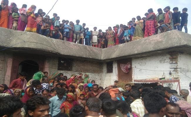 पिता ने दो बेटों को तलवार से काट डाला, फिर खुद भी फांसी लगा कर ली खुदकुशी