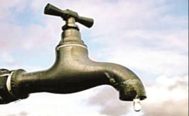 भयावह जल संकट की चपेट में चेन्नई, पानी के बिना लोग बेहाल