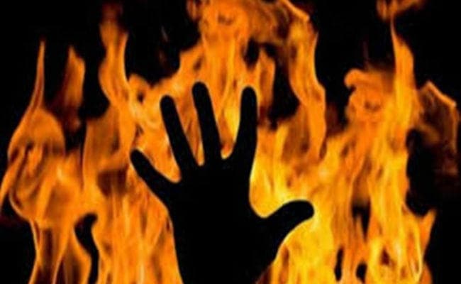 मेरठ में घर में घुसकर किशोरी को आग लगाई, हालत गंभीर, सांप्रदायिक तनाव