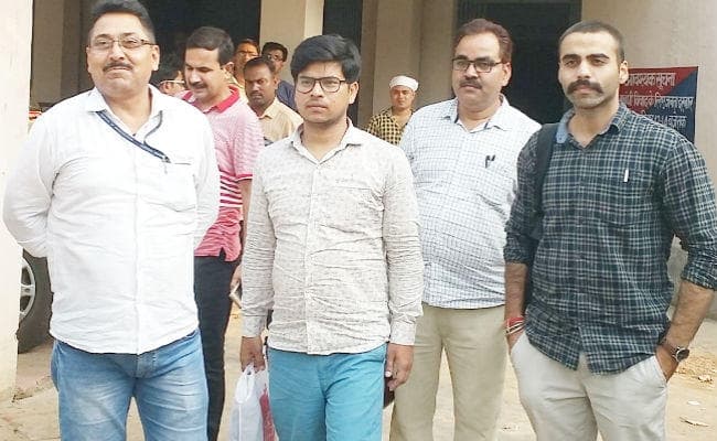 यूको बैंक के असिस्टेंट मैनेजर प्रधानमंत्री मुद्रा ऋण योजना में पांच हजार रुपये घूस लेते गिरफ्तार