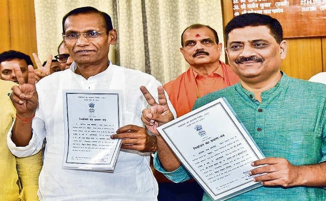 विधान परिषद चुनाव : संजय और राधामोहन को मिला जीत का प्रमाणपत्र