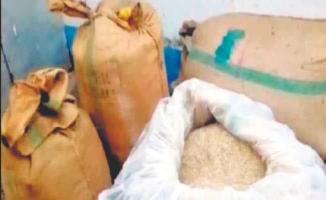 पुलिस ने जब्त किया नौ लाख का डोडा