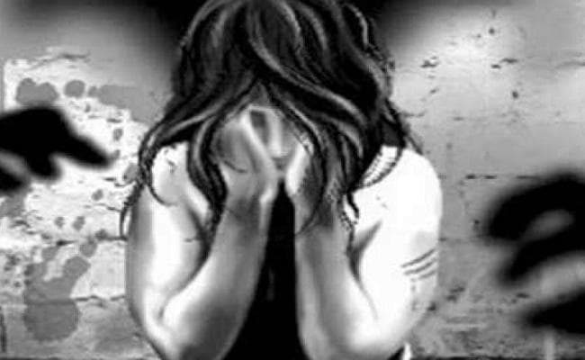 नाबालिग लड़की से दुष्कर्म मामले में 4 को उम्रकैद की सजा