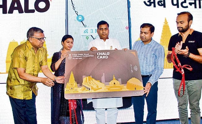 पटना : दो माह में दौड़ेंगी सीएनजी बसें, मंत्री ने किया ‘चलो’ एप व इलेक्ट्रॉनिक टिकटिंग मशीन लॉन्च