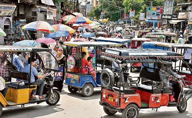 रांची : मेन रोड में ई-रिक्शा लगा रहे जाम, नहीं हो रही कार्रवाई