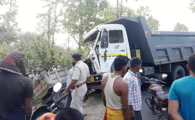 यूपी में हाईवे पर भीषण सड़क हादसा, ट्रक- ट्रैक्टर की भिड़ंत में छह की मौत, 30 घायल