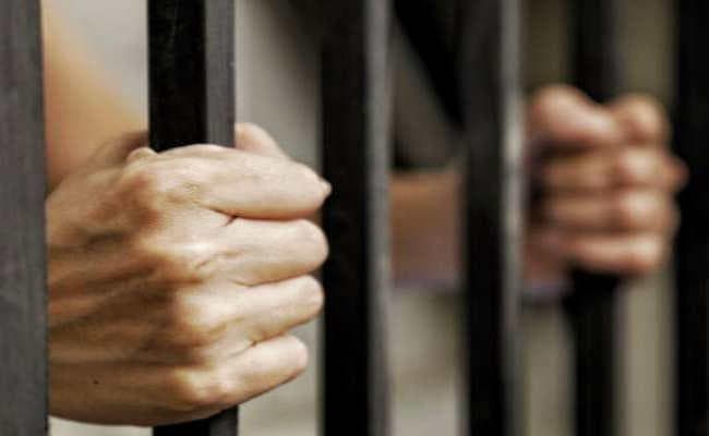 बाइकर्स गैंग के सदस्यों को घर में देती थी शरण, पुलिस ने बिल्डर की पत्नी को भेजा जेल