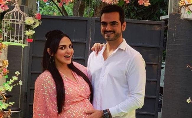 दूसरी बार मां बनीं ईशा देओल, बेटी का नाम रखा मिराया तखतानी