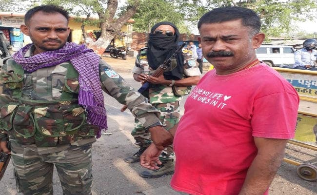 मेदिनीनगर : दो हजार रुपये घूस लेते सब इंस्पेक्टर गिरफ्तार