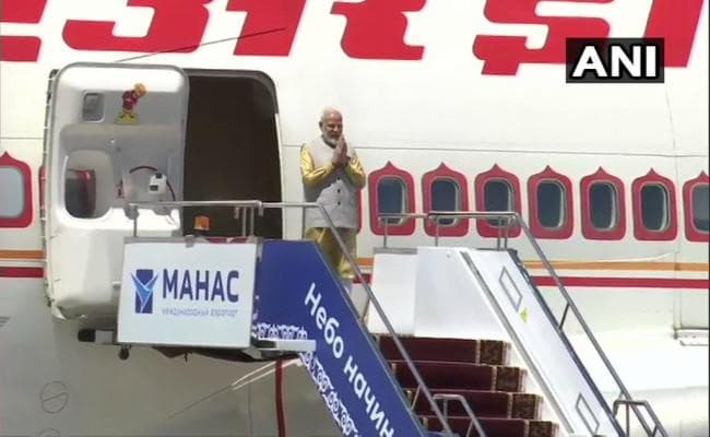 SCO की बैठक में शामिल होने के लिए पीएम मोदी बिश्केक पहुंचे, करेंगे पुतिन और जिनपिंग से द्विपक्षीय वार्ता