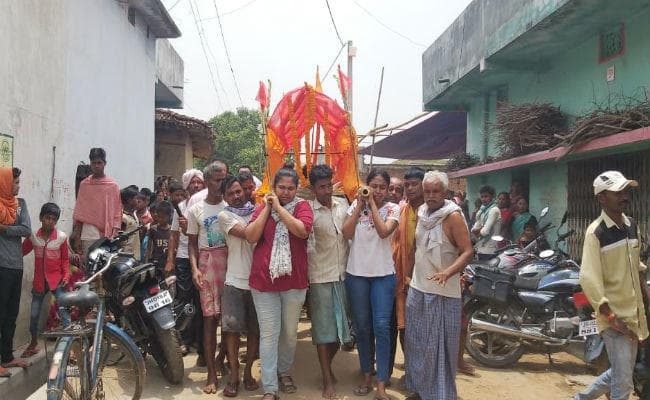 बड़कागांव : मंगोली कोल माइंस में हादसे के शिकार गणेश महतो को दी गई आखरी विदाई