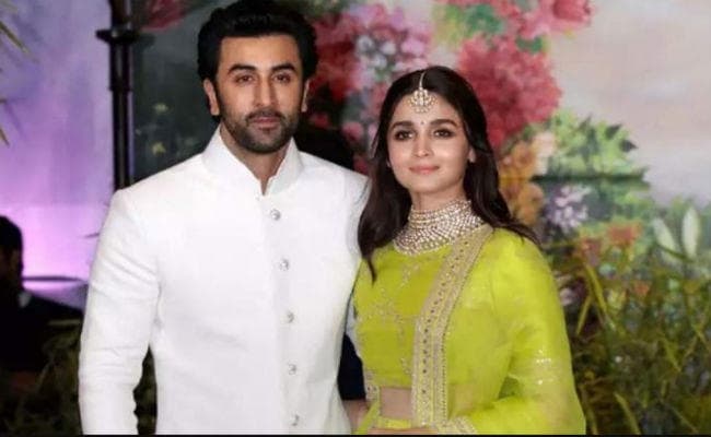 बनारस की गलियों में घूम कर गदगद हुए रणबीर कपूर-आलिया भट्ट, PM Modi के लिए कही ये बात