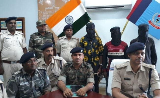 सिमडेगा : हथियार के साथ तीन अपराधी गिरफ्तार, बड़ी घटना को अंजाम देने की थी तैयारी