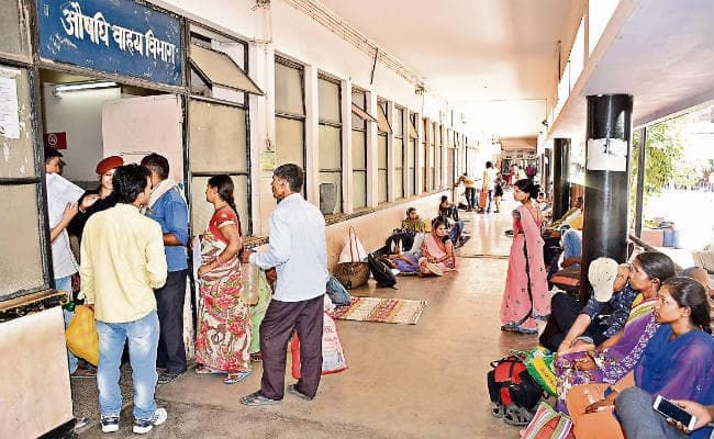 रांची : रिम्स ओपीडी से 1300 मरीज लौटे निजी अस्पतालों में भी मिली निराशा