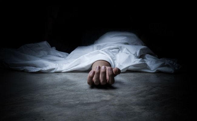 कोलकाता : स्कूल के शौचालय में मिली छात्रा की लाश, कलाई पर जख्म के निशान