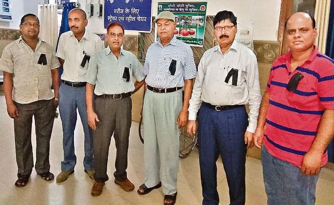 रांची : डॉक्टरों ने काला बिल्ला लगा कर किया काम, मांगी सुरक्षा