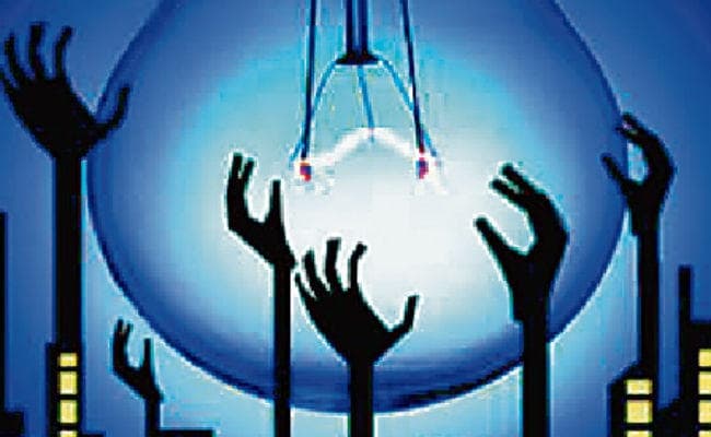 रांची : हल्की बारिश में ही पंक्चर हो जा रहा है इंसुलेटर, घंटों कट रही बिजली