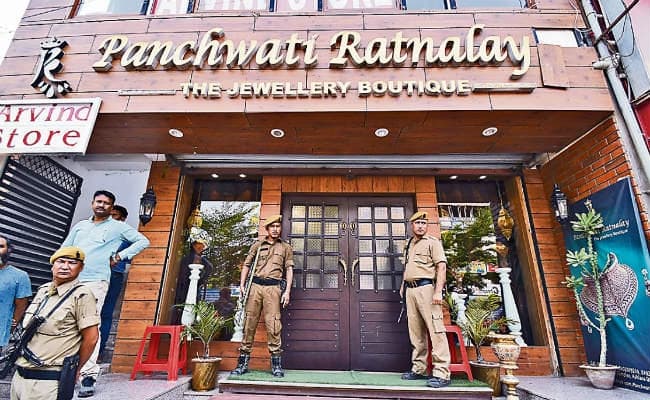 ज्वेलरी शॉप डकैती : फुलवारी व पटना सिटी के डकैतों ने लूटा है पांच करोड़ का सोना