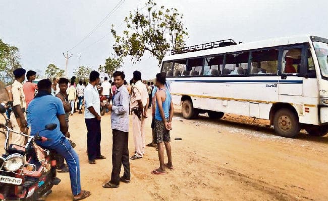 नवादा : 11 हजार वोल्ट के तार से टकरायी यात्रियों से भरी बस, दौड़ा करेंट, तीन की गयी जान, 24 लोग झुलसे