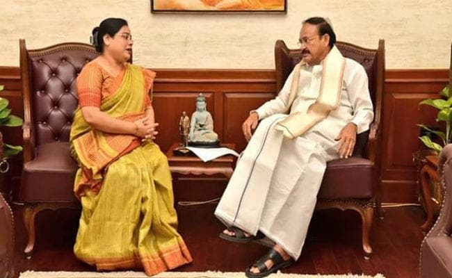 मंत्री देबश्री ने उपराष्ट्रपति को बंगाल की स्थिति से कराया अवगत, कहा- सूबे की बिगड़ी स्थिति से देश चिंतित