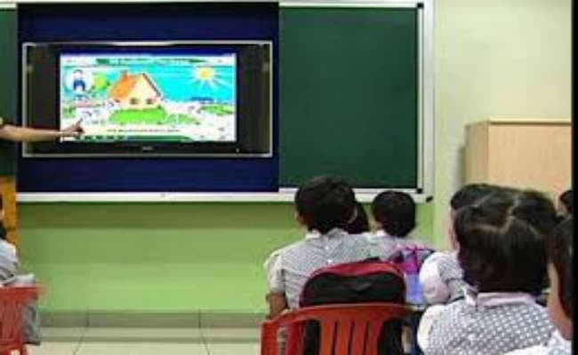 जिले में 38 माध्यमिक स्कूलों में होगी स्मार्ट क्लास से पढ़ाई