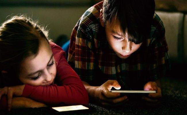 मोबाइल छीन रहा बच्चों की सीखने की क्षमता