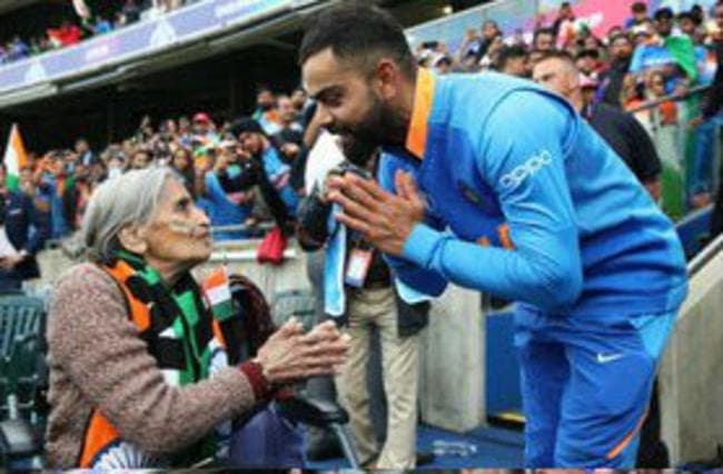 World Cup 2019: व्हीलचेयर पर टीम इंडिया को चियर करने पहुंचीं ‘दादी अम्मा’, कोहली ने लिया आशीर्वाद