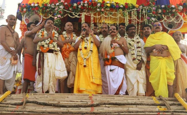 रथयात्रा : मुख्यमंत्री रघुवर दास ने भगवान जगन्नाथ से मांगी राज्य की जनता की खुशहाली