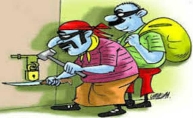 चोरों ने दो फ्लैटों के ताले तोड़ उड़ाया लाखों का माल
