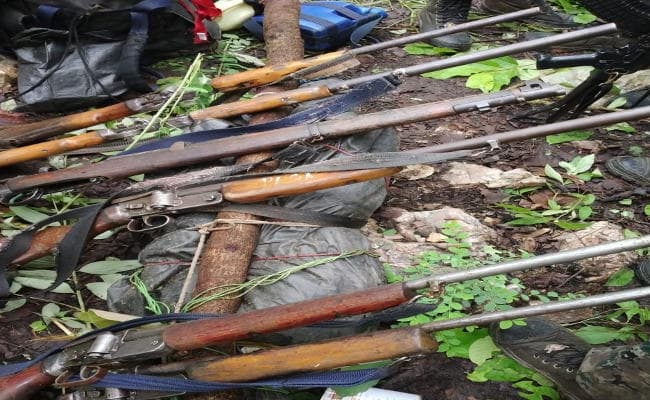 छत्तीसगढ़ में सुरक्षा बलों ने तीन महिला समेत चार नक्सलियों को मार गिराया, हथियार बरामद