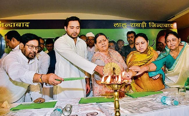 पटना : गठबंधन की बात बेबुनियाद, मेरी नजर पार्टी में विरोधियों पर भी है : तेजस्वी यादव