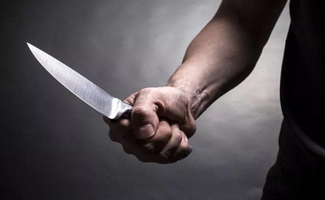 डीएसपी व उनकी पत्नी को सौतेले बेटे ने चाकू मार कर किया घायल