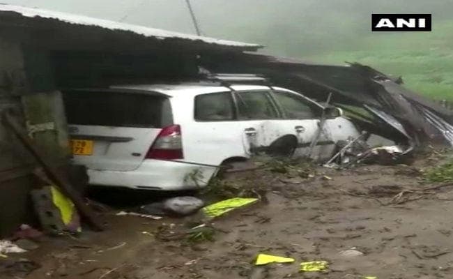 दार्जिलिंग: भारी बारिश की वजह से बुजुर्ग दंपत्ति के घर पर गिरा मलबा, मौत
