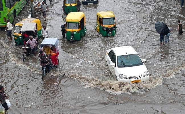 बारिश से शहर पानी-पानी, उफनाई महानंदा