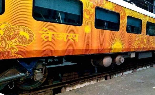 Indian Railways में निजीकरण का रास्ता खुला : प्राइवेट ऑपरेटरों के हवाले होंगी दो ट्रेनें, आला अधिकारियों ने की बैठक