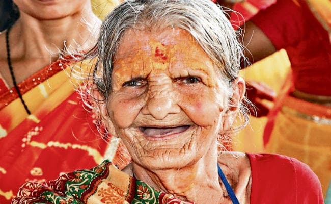 रांची : माता बम के नाम से मशहूर हैं 100 वर्षीय उमा सरावगी, हर साल कांवर ले जाती हैं माता बम