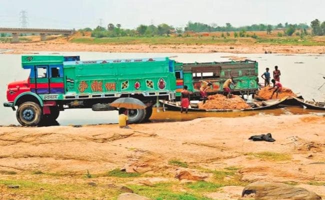 बालू माफिया के खिलाफ अभियान चला रहे थे पालजोरी के बीडीओ, रेलवे ट्रैक पर मिला शव