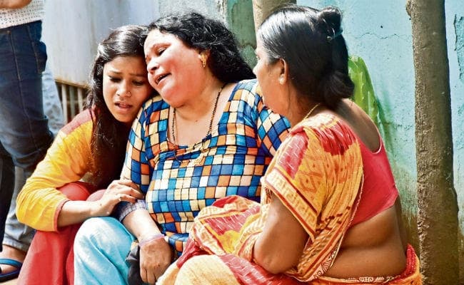 लाइव सुसाइड : मिलने से मना किया तो प्रेमिका के घर के पास ही मार ली गोली