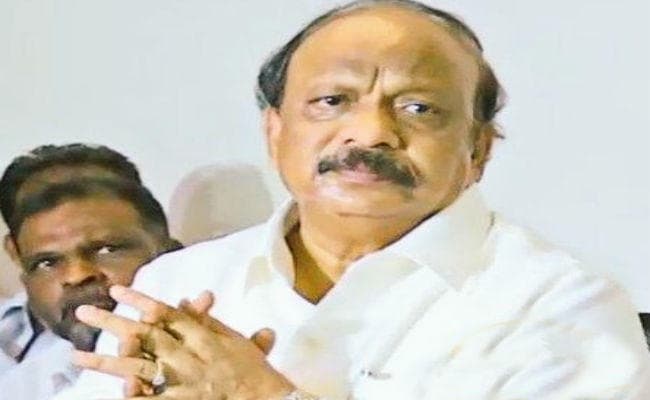 IMA घोटाले में घिरे कांग्रेस के बागी विधायक रोशन बेग को SIT ने एयरपोर्ट से हिरासत में लिया